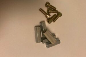 Set de visserie pour couronnes (5 boulons + 5 entretoises)